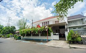 OYO 1941 Aaa Residence Syariah